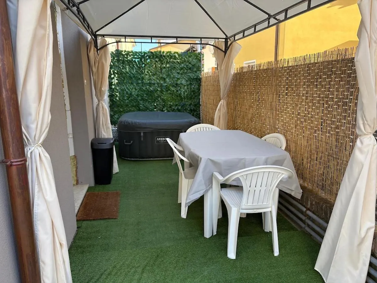 Marila Deluxe, Patio Con Idromassaggio Apartment Lido di Jesolo Italy