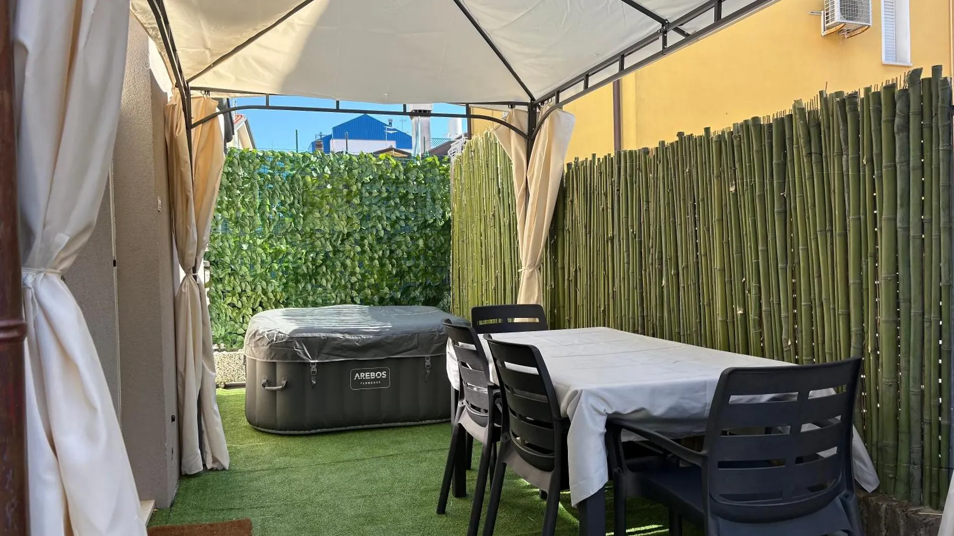 Marila Deluxe, Patio Con Idromassaggio Apartment Lido di Jesolo Italy